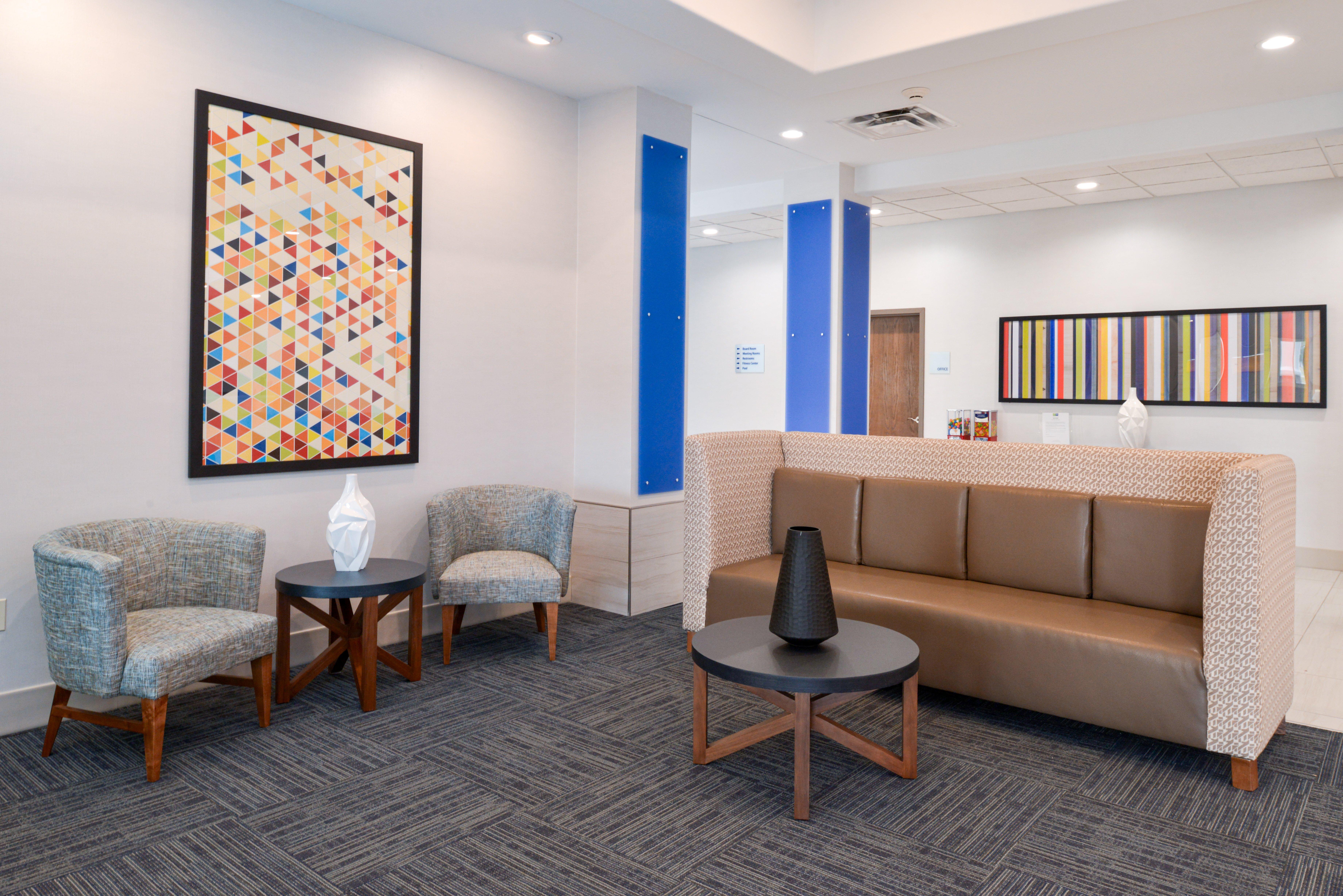 Holiday Inn Express & Suites Pueblo By Ihg Exterior foto