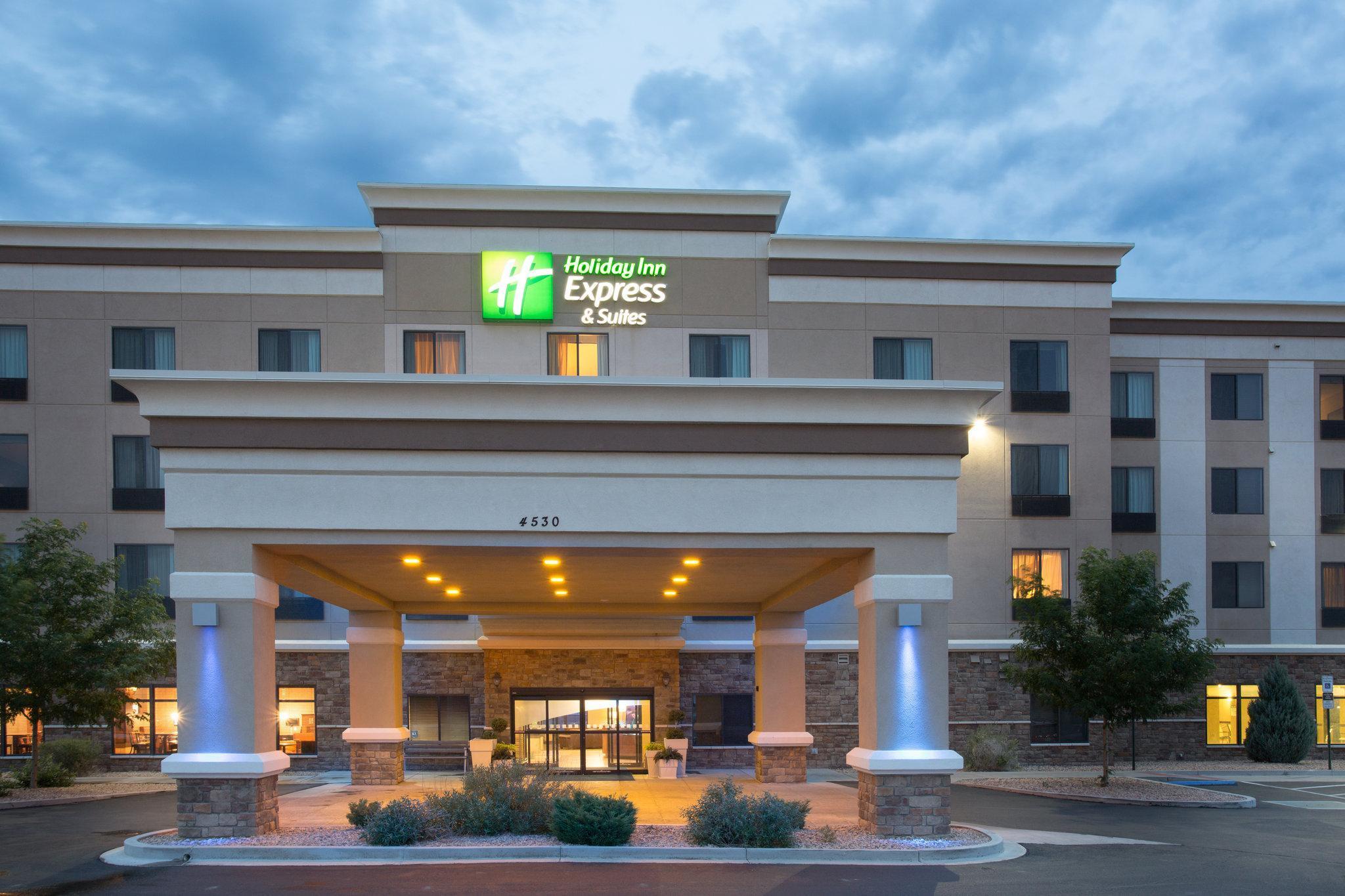 Holiday Inn Express & Suites Pueblo By Ihg Exterior foto