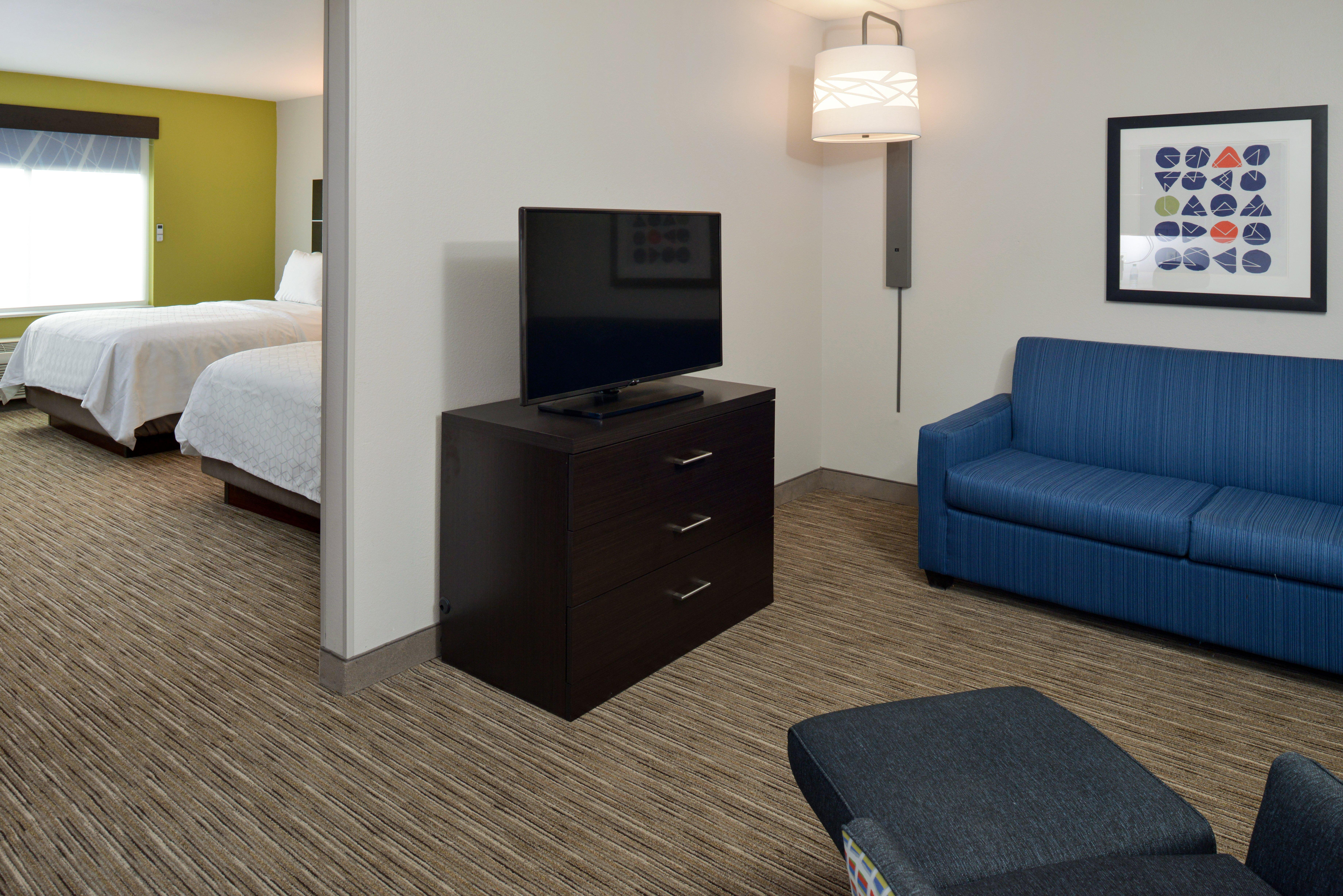 Holiday Inn Express & Suites Pueblo By Ihg Exterior foto