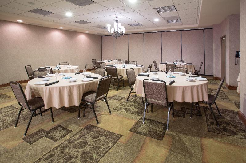 Holiday Inn Express & Suites Pueblo By Ihg Exterior foto