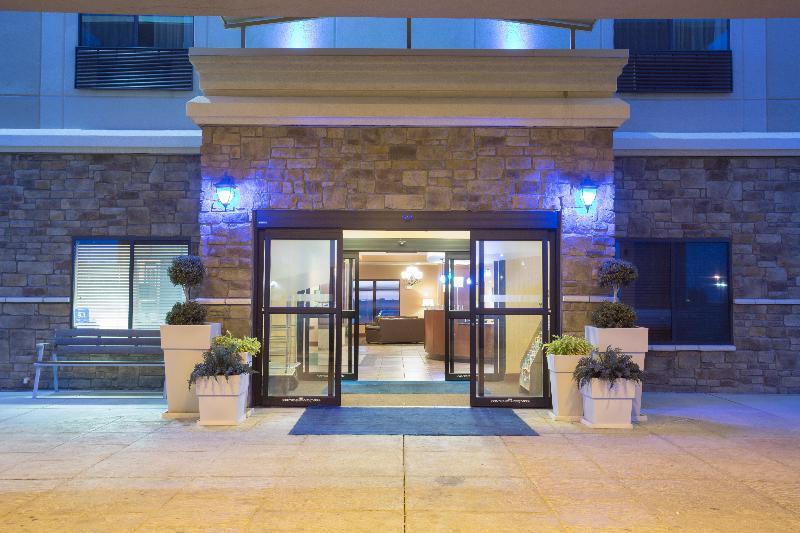 Holiday Inn Express & Suites Pueblo By Ihg Exterior foto