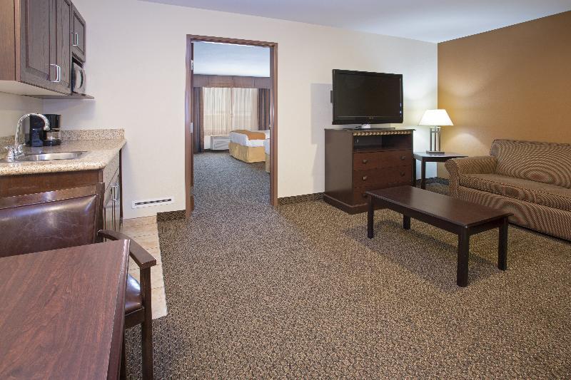 Holiday Inn Express & Suites Pueblo By Ihg Exterior foto